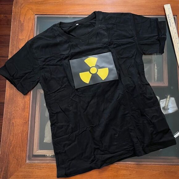 NEW UNISEX Sound Activated LED T-Shirt Light Up Flashing T-Shirt BIO HAZARD XL - Picture 1 of 12
